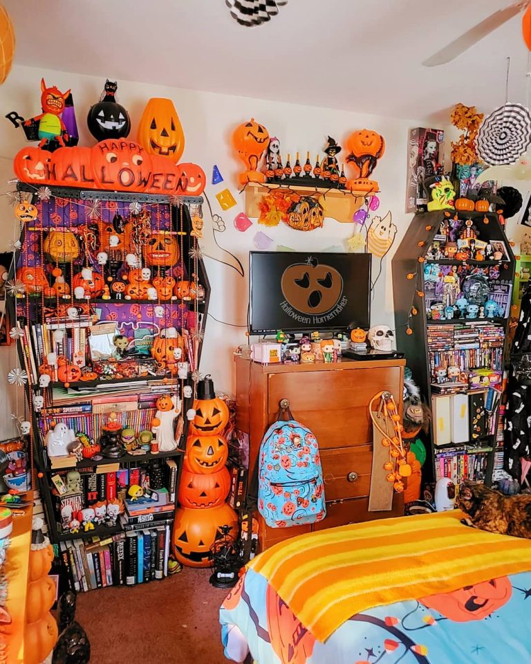 20+ Cozy but Spooky Halloween Bedroom Decoration Ideas – PINMOMSTUFF