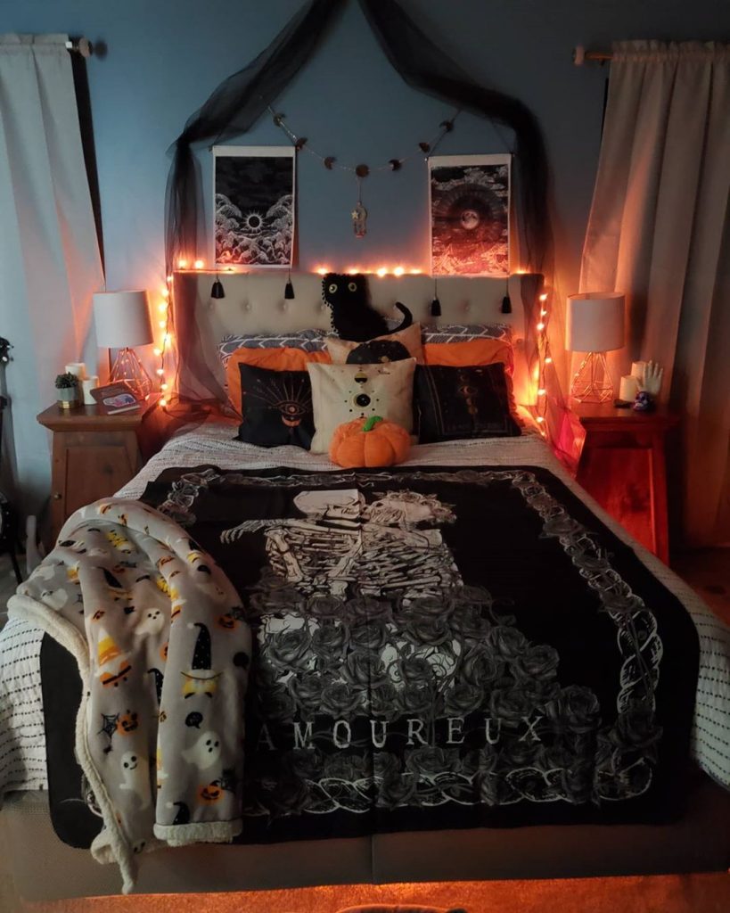 20 Cozy But Spooky Halloween Bedroom Decoration Ideas PinMomStuff   20 Cozy But Spooky Halloween Bedroom Decoration Ideas 20 819x1024 