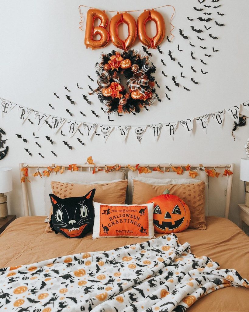 20+ Cozy but Spooky Halloween Bedroom Decoration Ideas – PinMomStuff