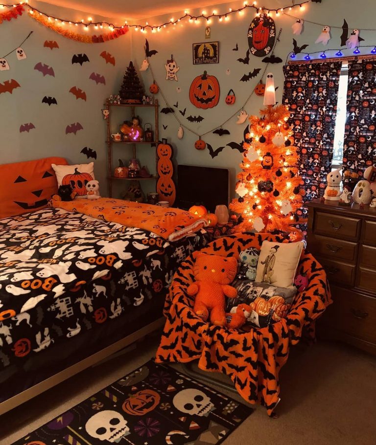 20+ Cozy But Spooky Halloween Bedroom Decoration Ideas – PINMOMSTUFF