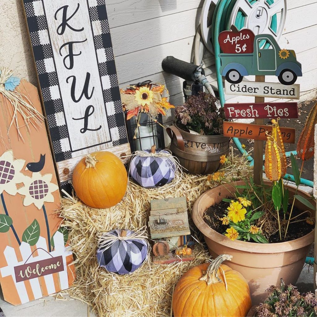 80+ Creative Fall Decoration Ideas With Pumpkins You Will Totally Love (22)