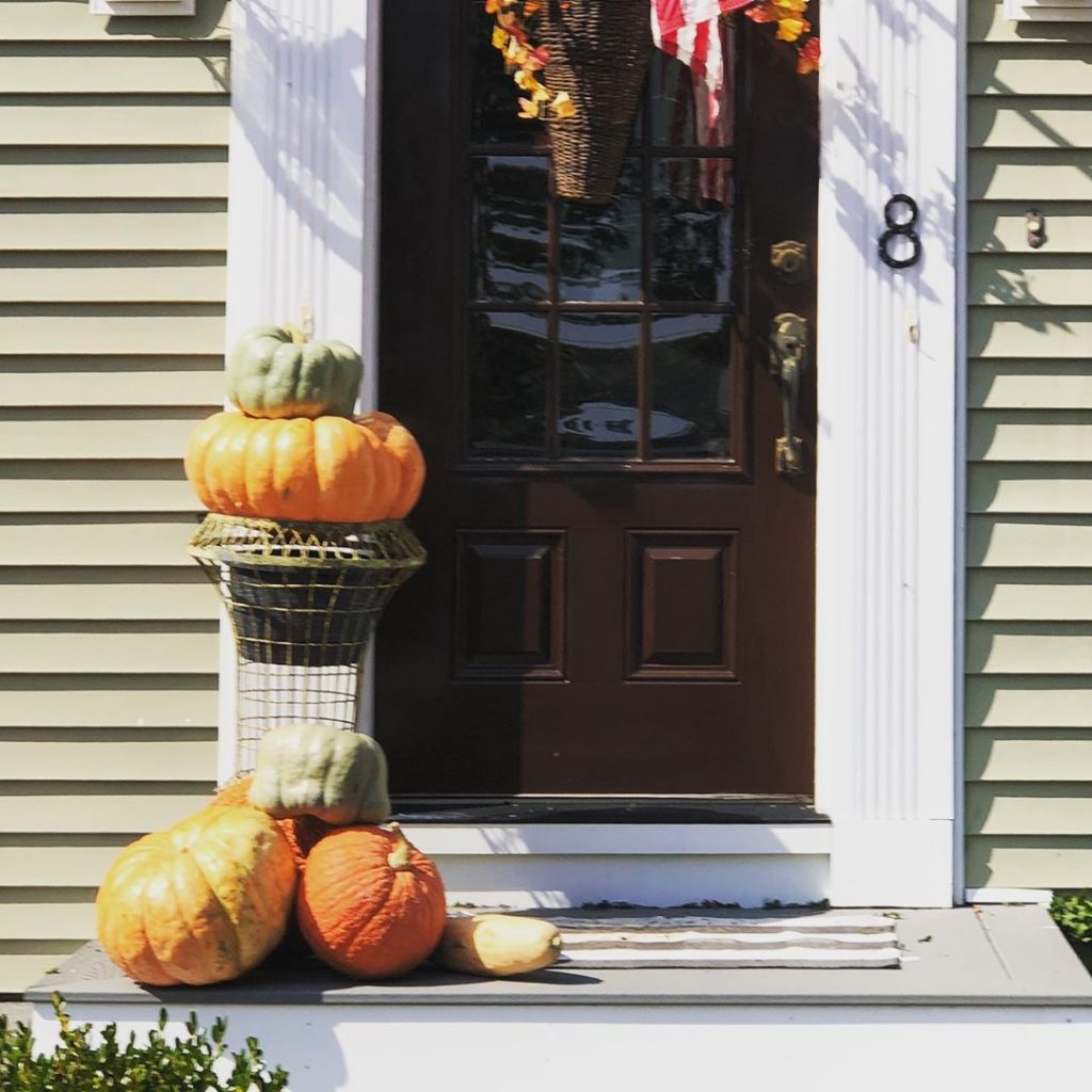 80+ Creative Fall Decoration Ideas With Pumpkins You Will Totally Love (77)