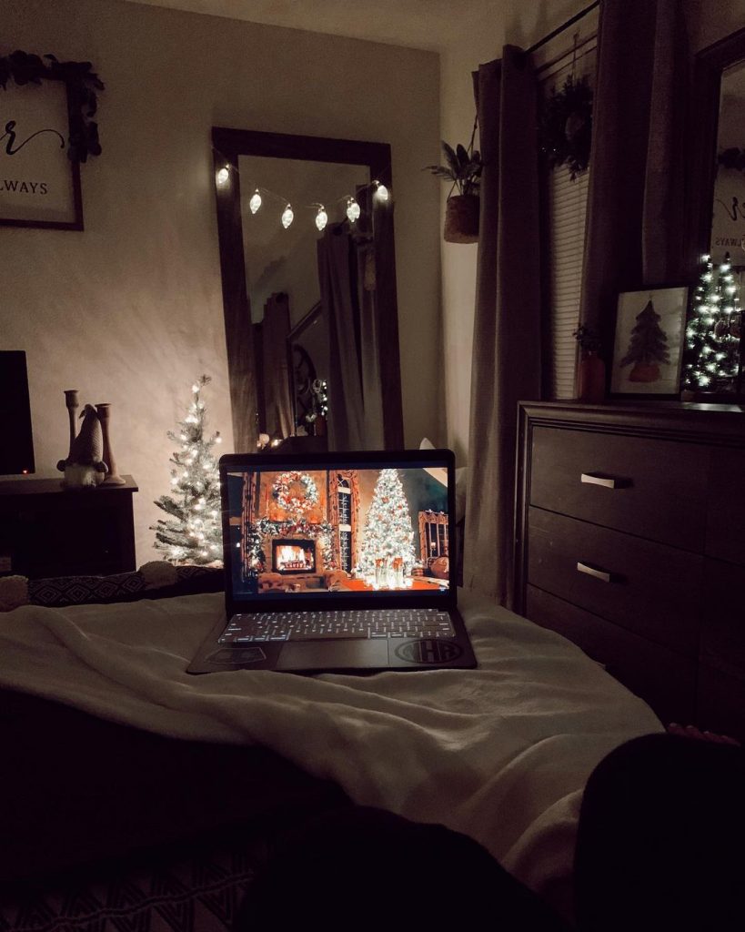 100 Cozy Farmhouse Christmas Decor Ideas To Makes Your Home Feel Warm 31
