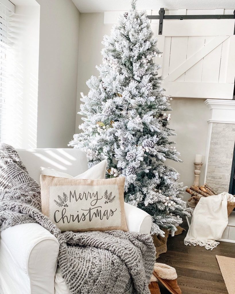 100 Cozy Farmhouse Christmas Decor Ideas To Makes Your Home Feel Warm 51