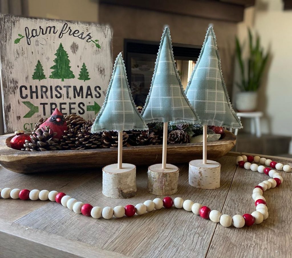 100 Cozy Farmhouse Christmas Decor Ideas To Makes Your Home Feel Warm 53