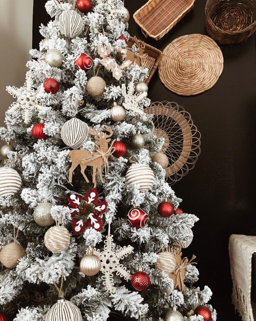 100 Cozy Farmhouse Christmas Decor Ideas To Makes Your Home Feel Warm 56