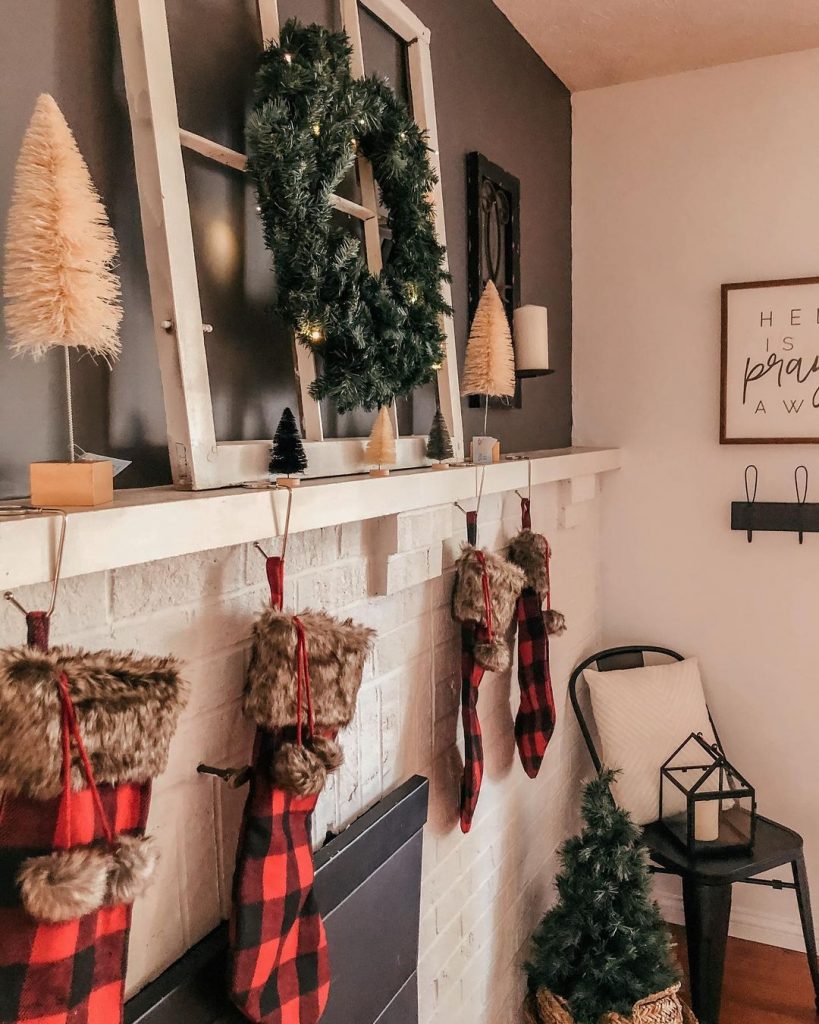 100 Cozy Farmhouse Christmas Decor Ideas To Makes Your Home Feel Warm 85