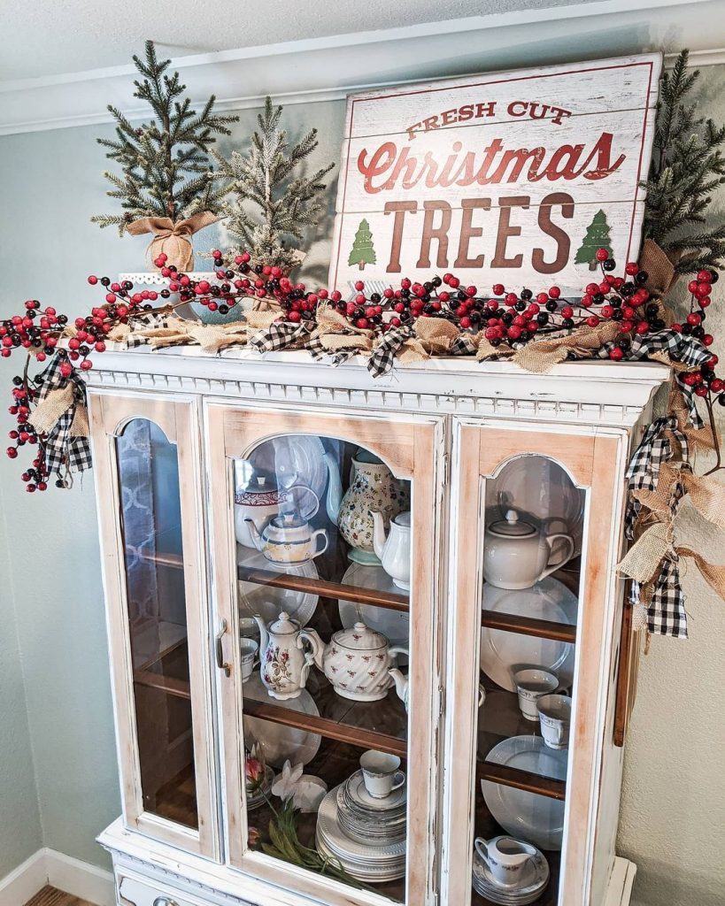 100 Cozy Farmhouse Christmas Decor Ideas To Makes Your Home Feel Warm 91