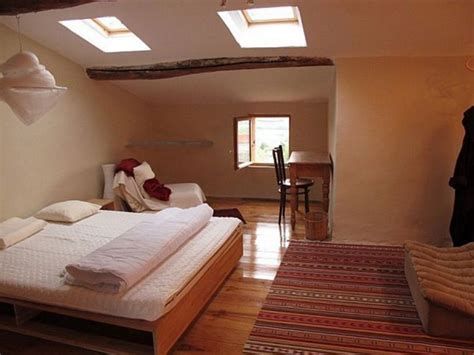 Amazing Attic Bedroom Ideas On A Budget 15
