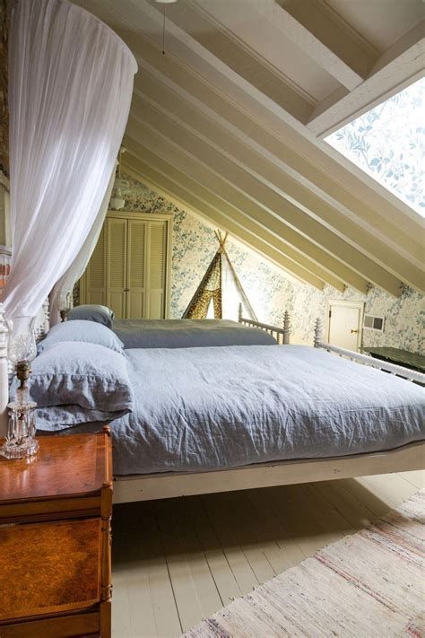 Amazing Attic Bedroom Ideas On A Budget 22