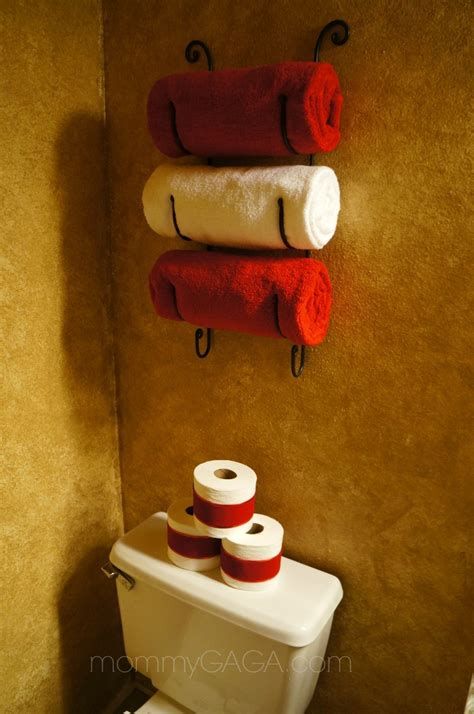 Amazing Christmas Bathroom Decorations That Will Amaze You 06
