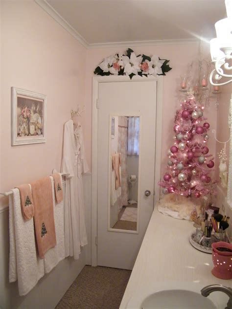 Amazing Christmas Bathroom Decorations That Will Amaze You 13
