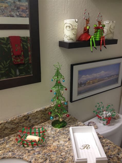 Amazing Christmas Bathroom Decorations That Will Amaze You 34