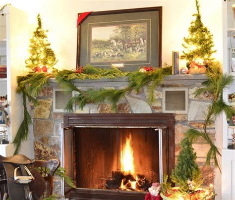 Amazing Christmas Fireplace Decorating Ideas 01