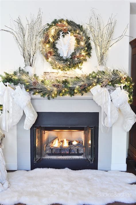 Amazing Christmas Fireplace Decorating Ideas 03