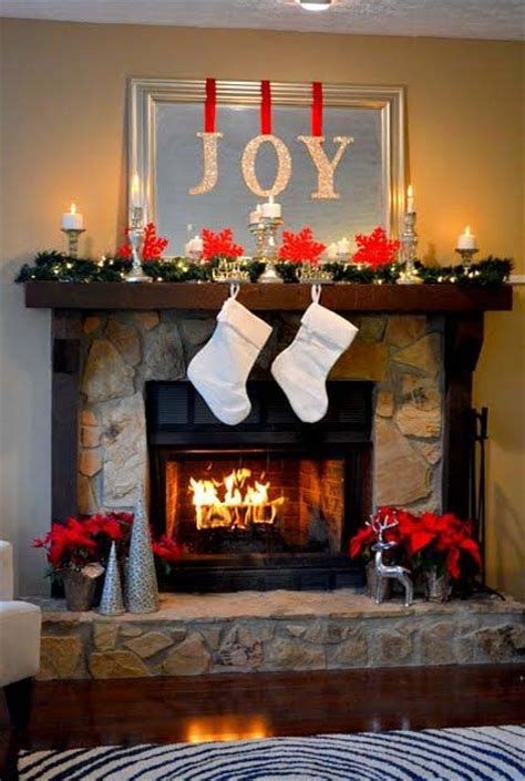 Amazing Christmas Fireplace Decorating Ideas 11