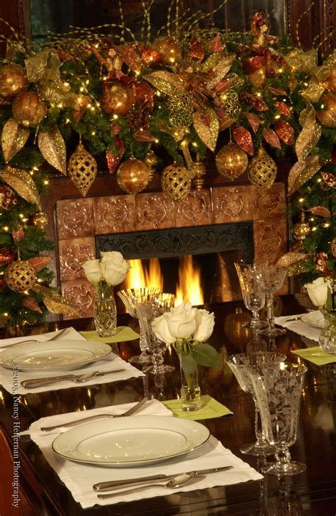 Amazing Christmas Fireplace Decorating Ideas 14