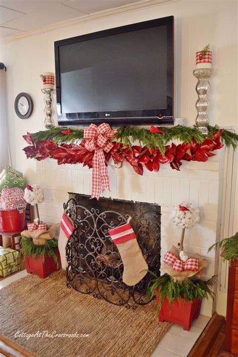 Amazing Christmas Fireplace Decorating Ideas 18