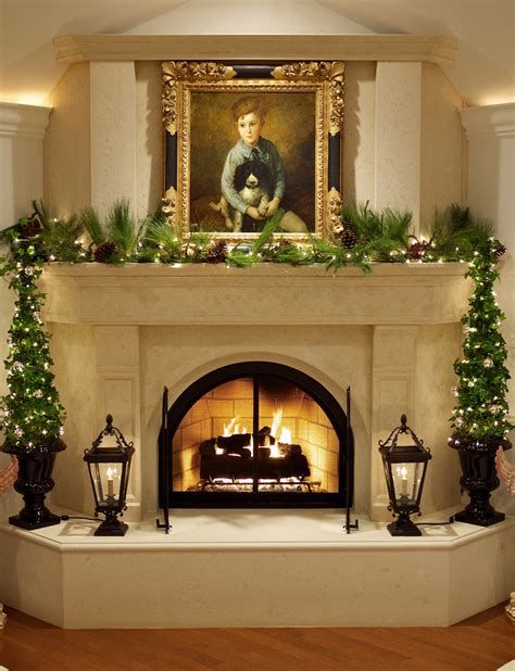 Amazing Christmas Fireplace Decorating Ideas 21