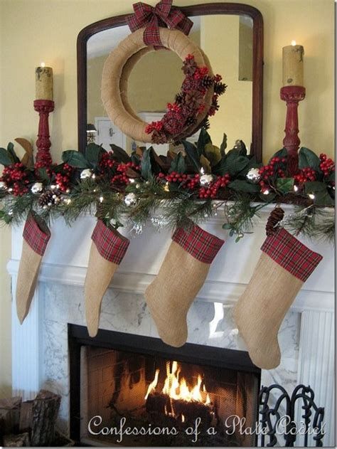 Amazing Christmas Fireplace Decorating Ideas 22