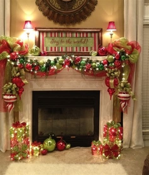 Amazing Christmas Fireplace Decorating Ideas 26