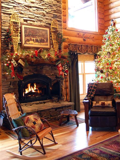 Amazing Christmas Fireplace Decorating Ideas 27