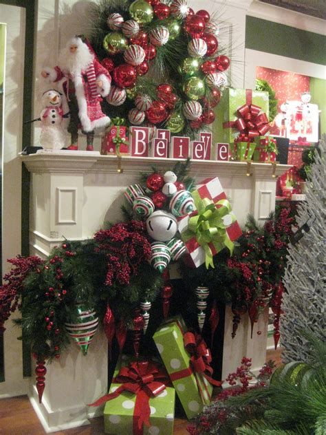 Amazing Christmas Fireplace Decorating Ideas 29