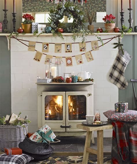 Amazing Christmas Fireplace Decorating Ideas 30