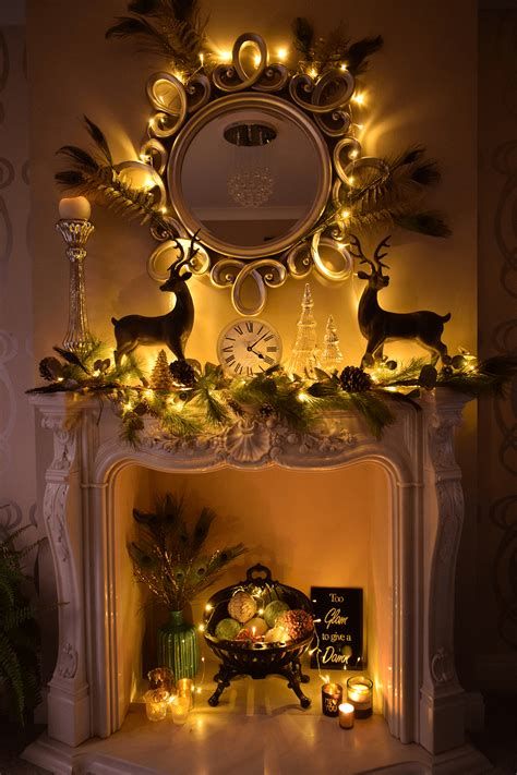 Amazing Christmas Fireplace Decorating Ideas 42