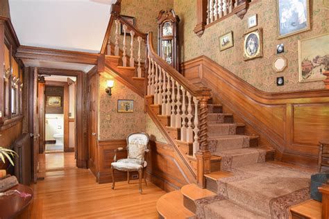 Amazing Victorian Staircases Design Ideas For Beauty And Safety 38