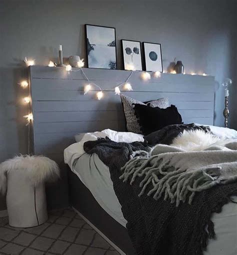 Amazing Winter Bedroom Decorating Ideas For Your Comfortable Sleep 02