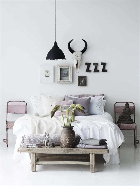 Amazing Winter Bedroom Decorating Ideas For Your Comfortable Sleep 09