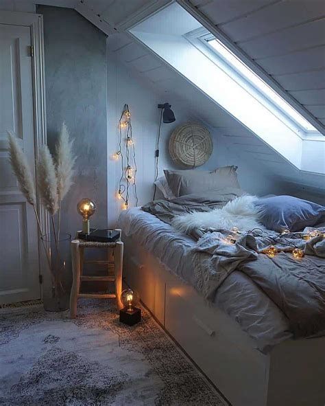 Amazing Winter Bedroom Decorating Ideas For Your Comfortable Sleep 42