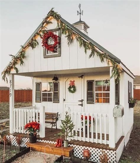 Beautiful Christmas Decorating Ideas For Tiny House 19