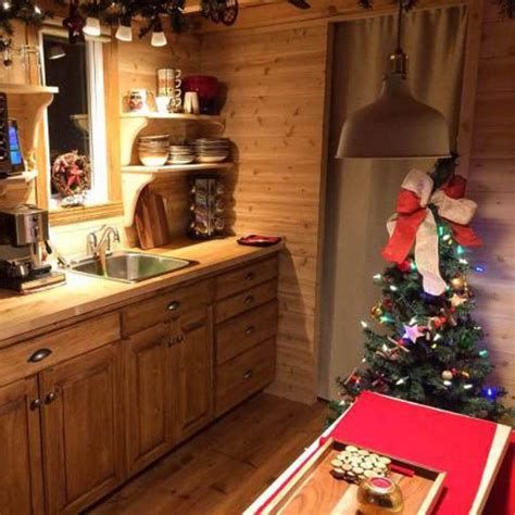 Beautiful Christmas Decorating Ideas For Tiny House 24