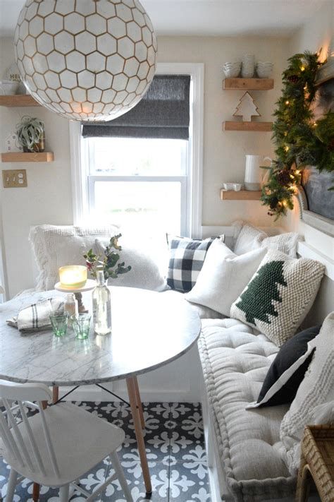 Beautiful Christmas Decorating Ideas For Tiny House 31