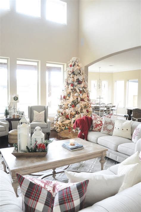 Best Christmas Living Room Decoration Ideas For Your Home 15