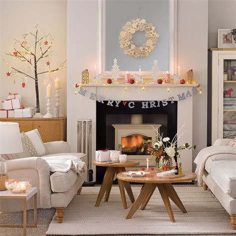 Best Christmas Living Room Decoration Ideas For Your Home 24