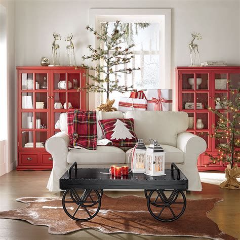 Best Christmas Living Room Decoration Ideas For Your Home 27