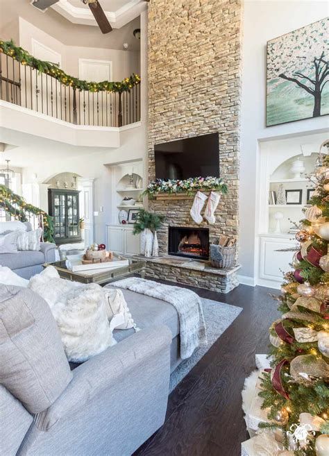 Best Christmas Living Room Decoration Ideas For Your Home 28