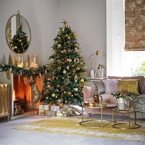 Best Christmas Living Room Decoration Ideas For Your Home 32