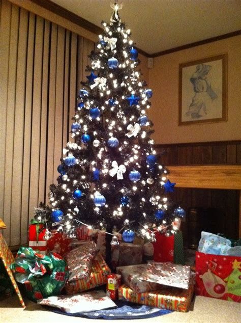 Blue And Silver Christmas Tree Decor Ideas 01