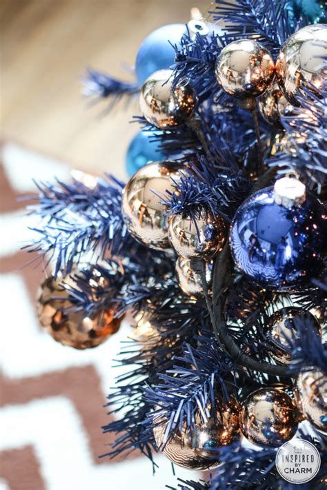 Blue And Silver Christmas Tree Decor Ideas 06