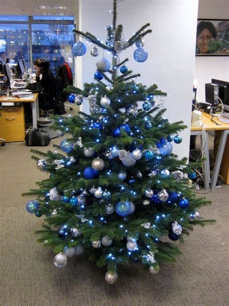 Blue And Silver Christmas Tree Decor Ideas 17