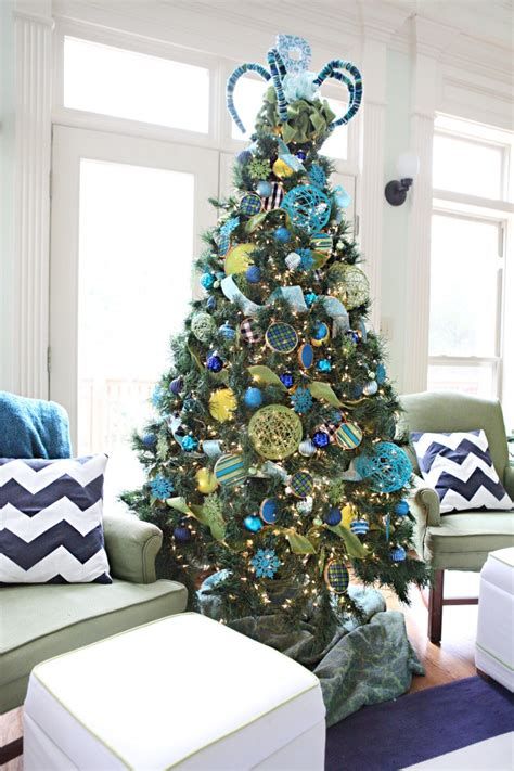 Blue And Silver Christmas Tree Decor Ideas 23