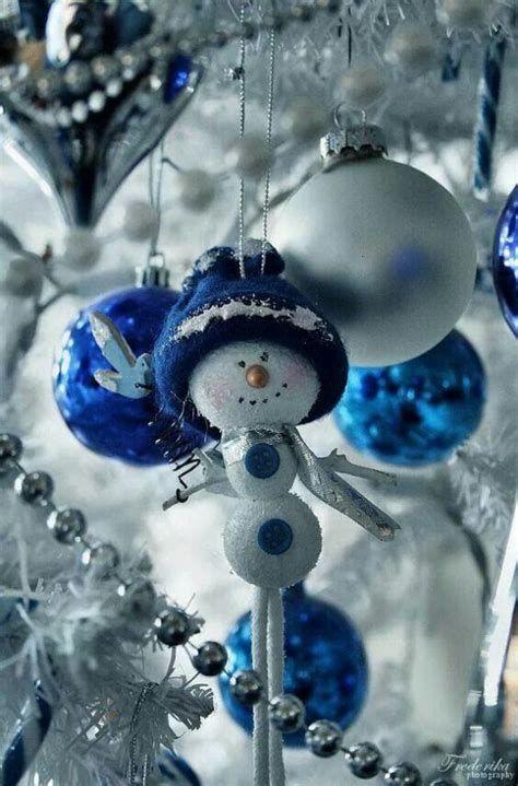 Blue And Silver Christmas Tree Decor Ideas 26