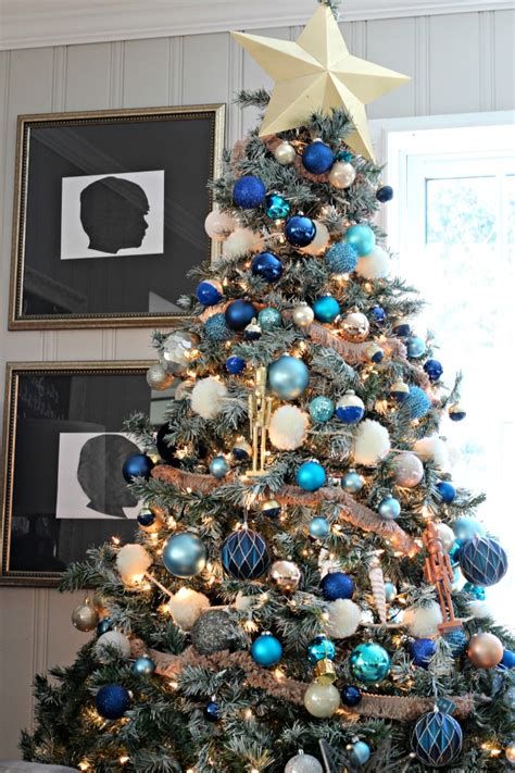Blue And Silver Christmas Tree Decor Ideas 27
