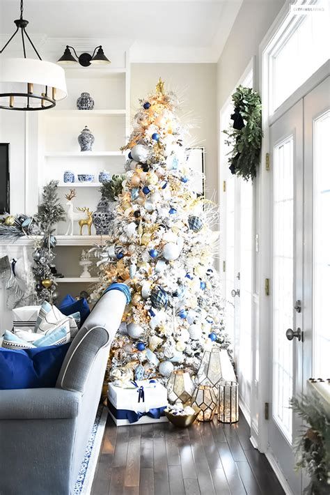 Blue And Silver Christmas Tree Decor Ideas 28