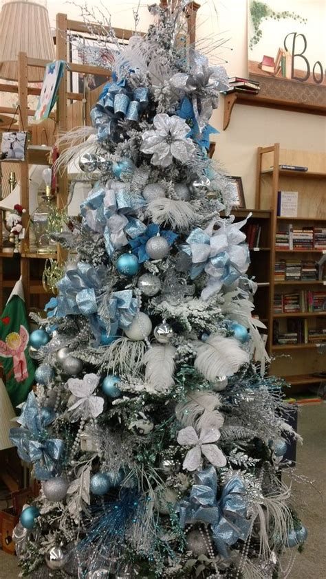 Blue And Silver Christmas Tree Decor Ideas 30