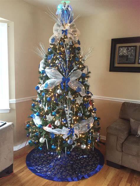 Blue And Silver Christmas Tree Decor Ideas 32